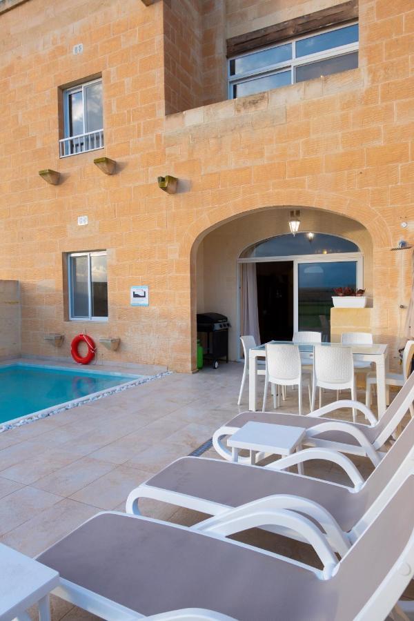 Inni Holiday Home With Infinity Pool Għarb Buitenkant foto